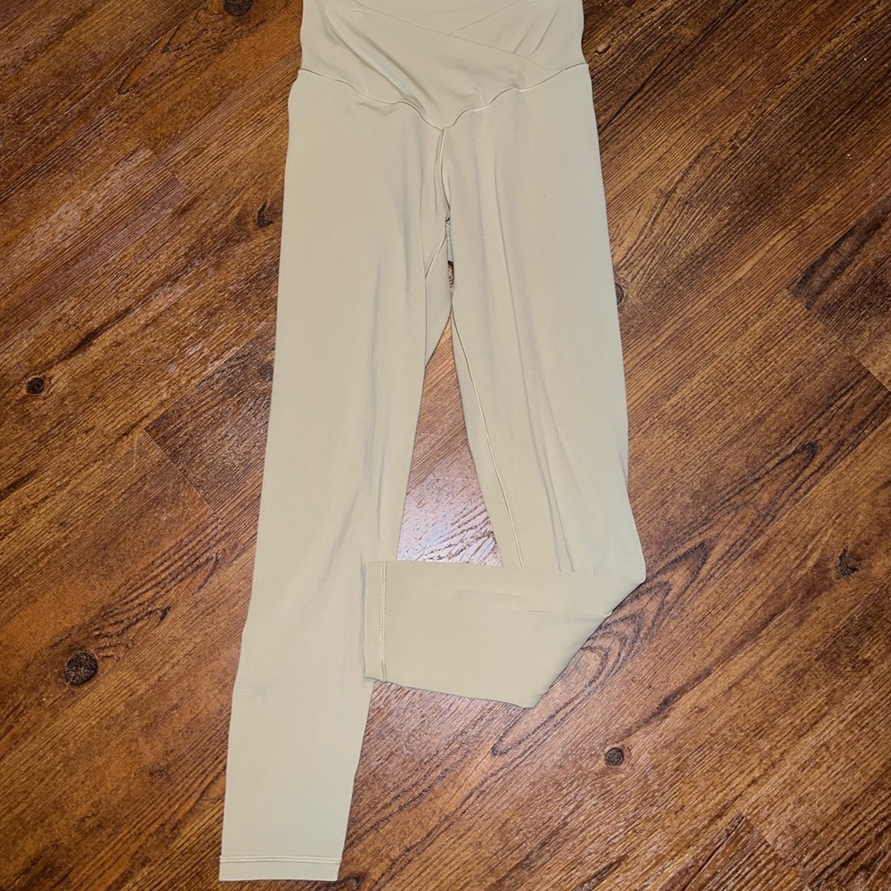 Offline by Aerie Cream Real Me High Rise Seamless Crossover Leggings Size M - Picture 3 of 9